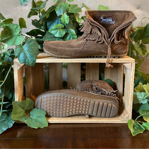 Women’s Brown Double Fringe Moccasin Side Zipper Ankle Boots Size 9. - Picture 2 of 3